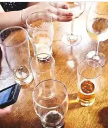 प्राइवेट सेक्टर पर  शिकंजा  शराबियों को नौकरी नहीं :: “शराब की सूचना होगी तो पुलिस कहीं भी छापेमारी कर सकती है— मुख्यमंत्री