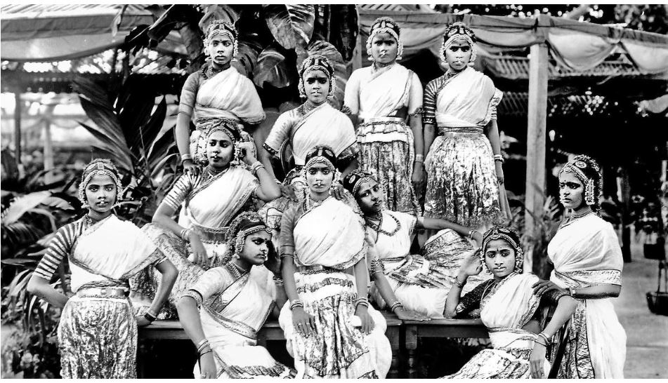 भरतनाट्यम का समकालीन रूप देवदासियों के नृत्यों से विकसित