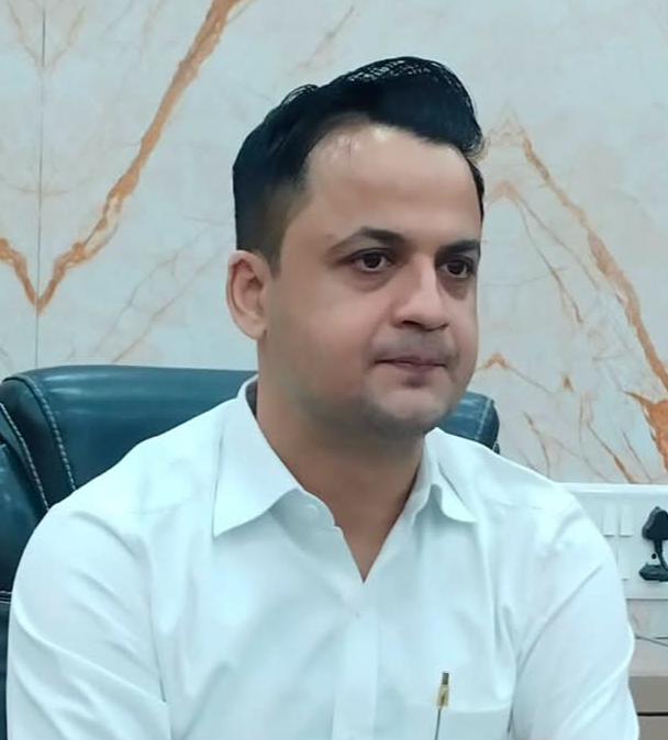 जिला पदाधिकारी आनंद शर्मा